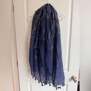 Lilly Pulitzer Navy and Gold Elephant Print Scarf with Tassles. 3’ x 6’ Women’s